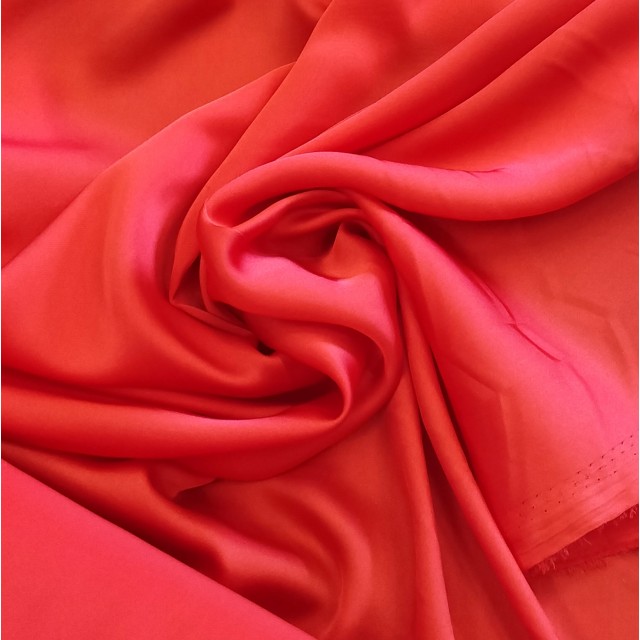 Ткань шелк атлас цвет красный купить в магазине тканей в Москве по низкойцене