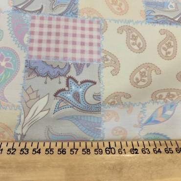 Поплин плательный с принтом в стиле пэчворк